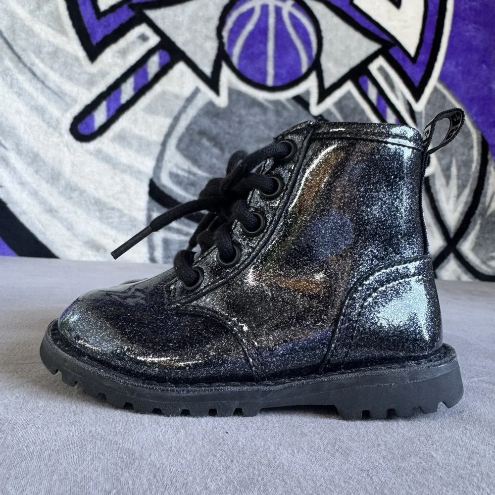 Size 7c - UGG Ryann 1153522T Kids Black Glitter Patent Leather Winter Boots